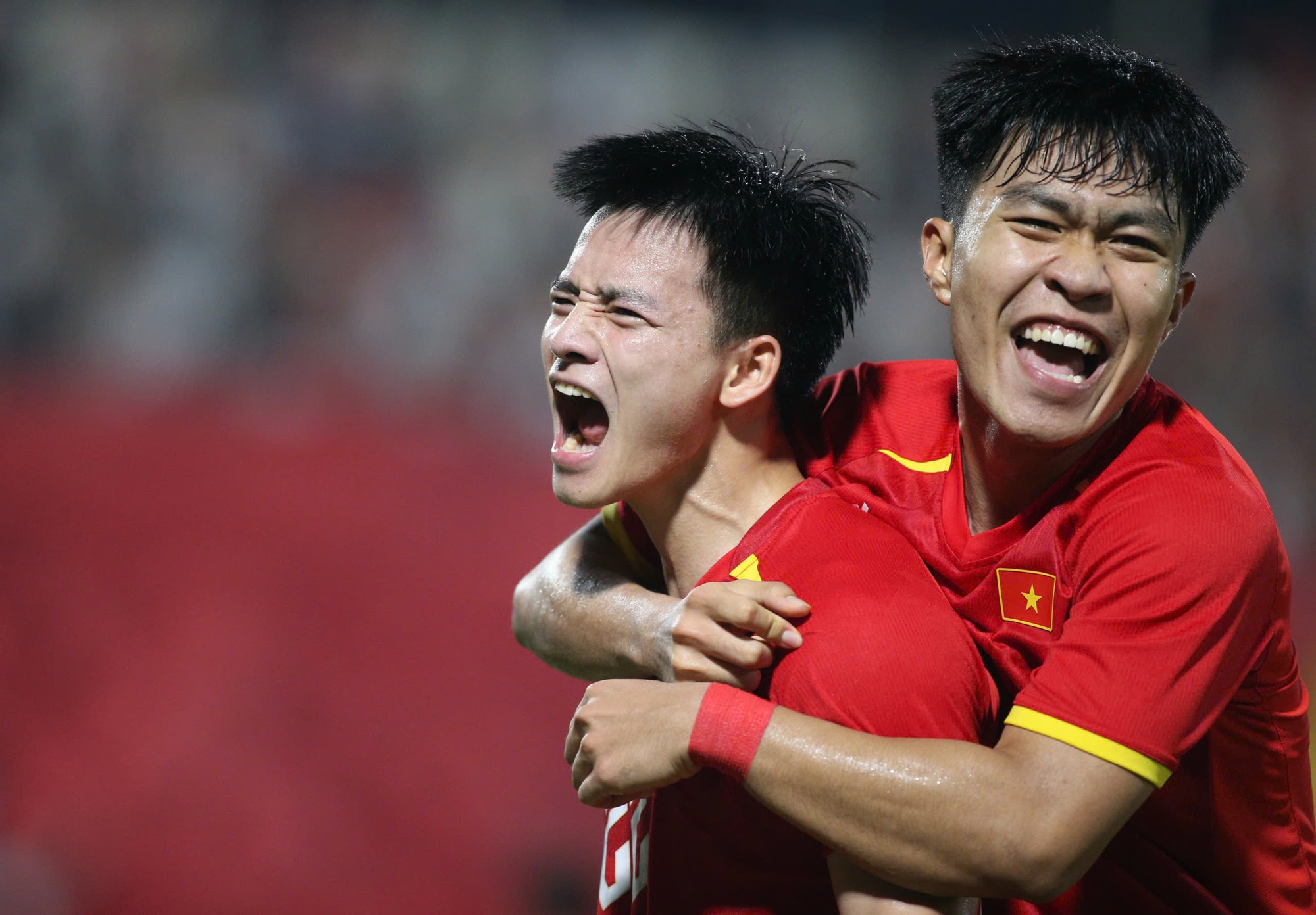 U23 Việt Nam đánh bại cường địch Tây Á, xuất sắc giành vé dự giải châu Á với ngôi nhất bảng- Ảnh 3. U23 Việt Nam đánh bại cường địch Tây Á, xuất sắc giành vé dự giải châu Á với ngôi nhất bảng- Ảnh 3.