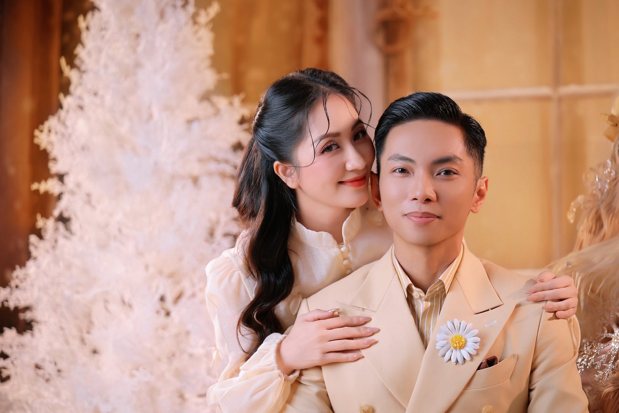 Nhà Khánh Thi - Phan Hiển toàn cực phẩm: Bộ ảnh đầu năm xịn xò, visual 3 "cậu ấm câu chiêu" hot hơn bố mẹ! - Ảnh 11.