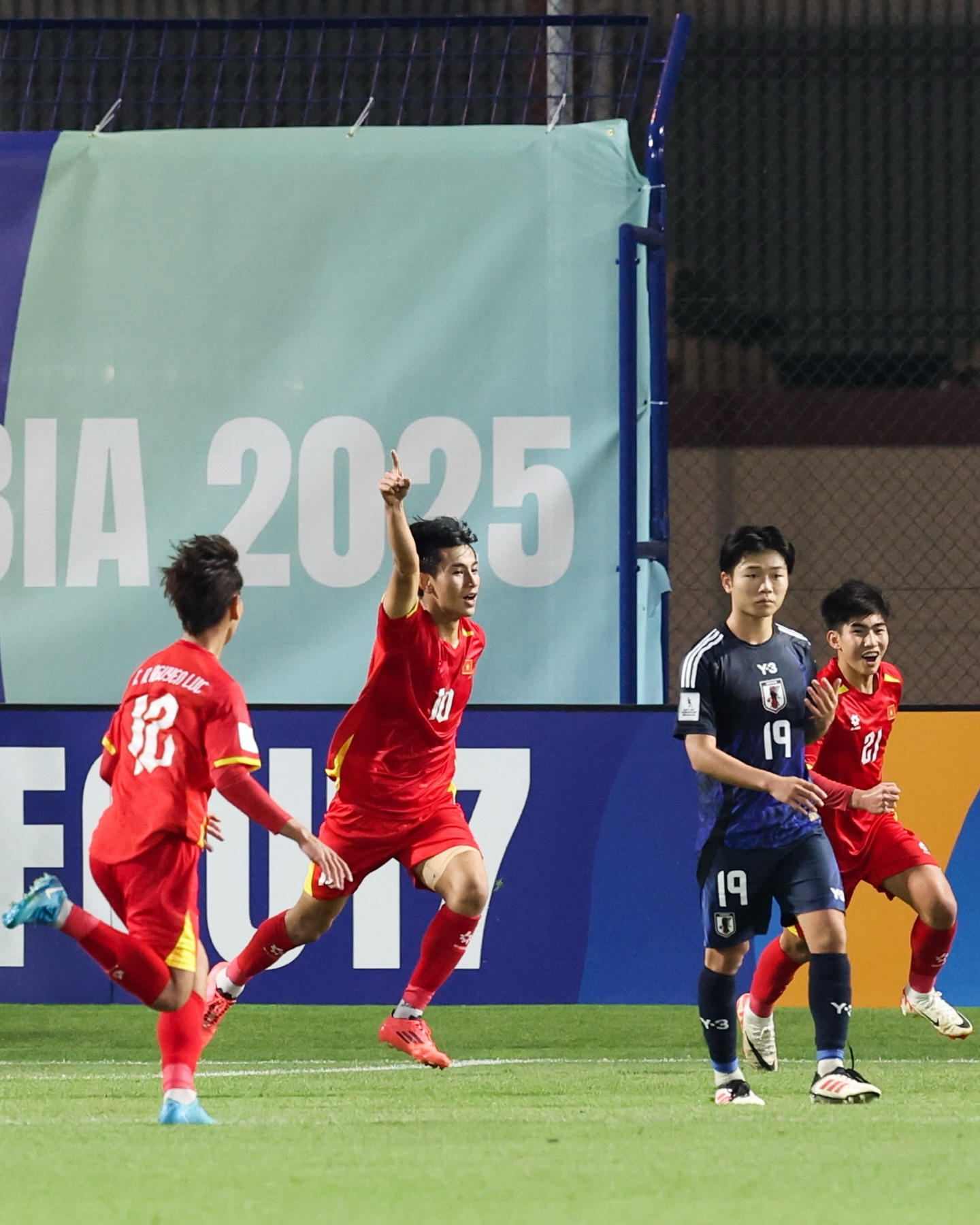 FIFA vinh danh bóng đá Việt Nam: Một năm thật rực rỡ và đầy cảm xúc!- Ảnh 2.