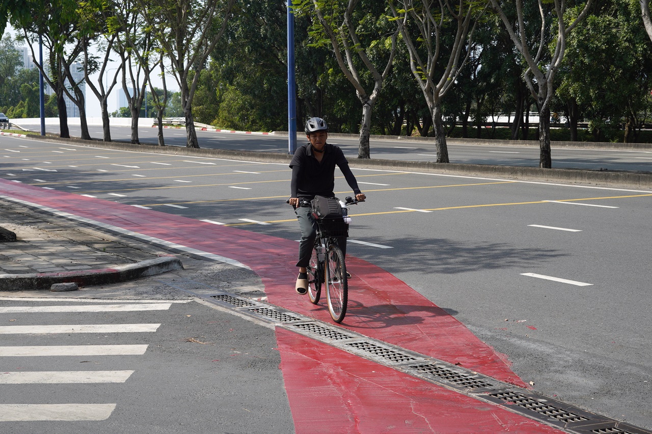 Cận cảnh làn đường 6km đẹp như Châu Âu ở TP.HCM, xe máy đi vào sẽ bị phạt!- Ảnh 9.