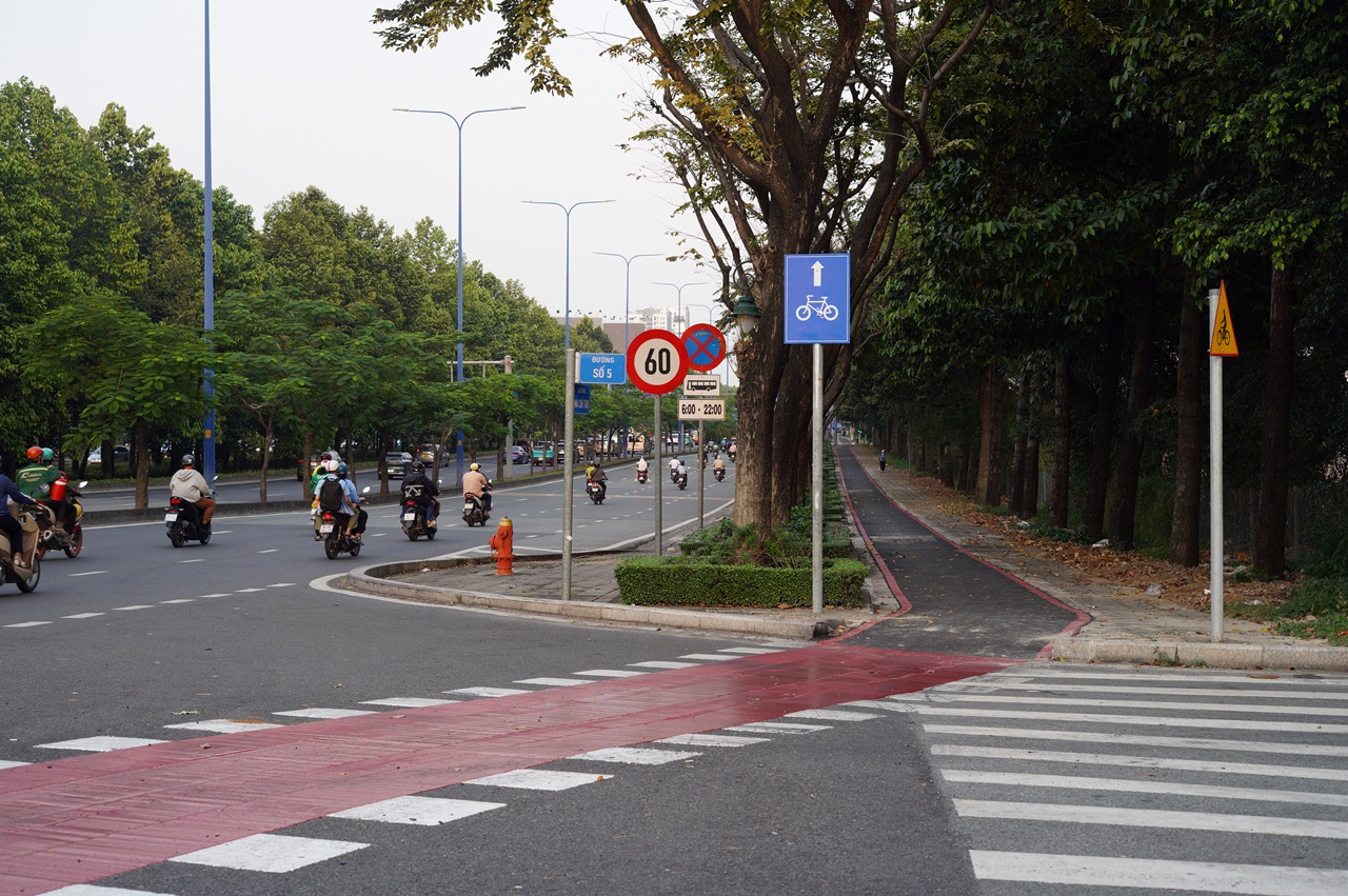 Cận cảnh làn đường 6km đẹp như Châu Âu ở TP.HCM, xe máy đi vào sẽ bị phạt!- Ảnh 11.
