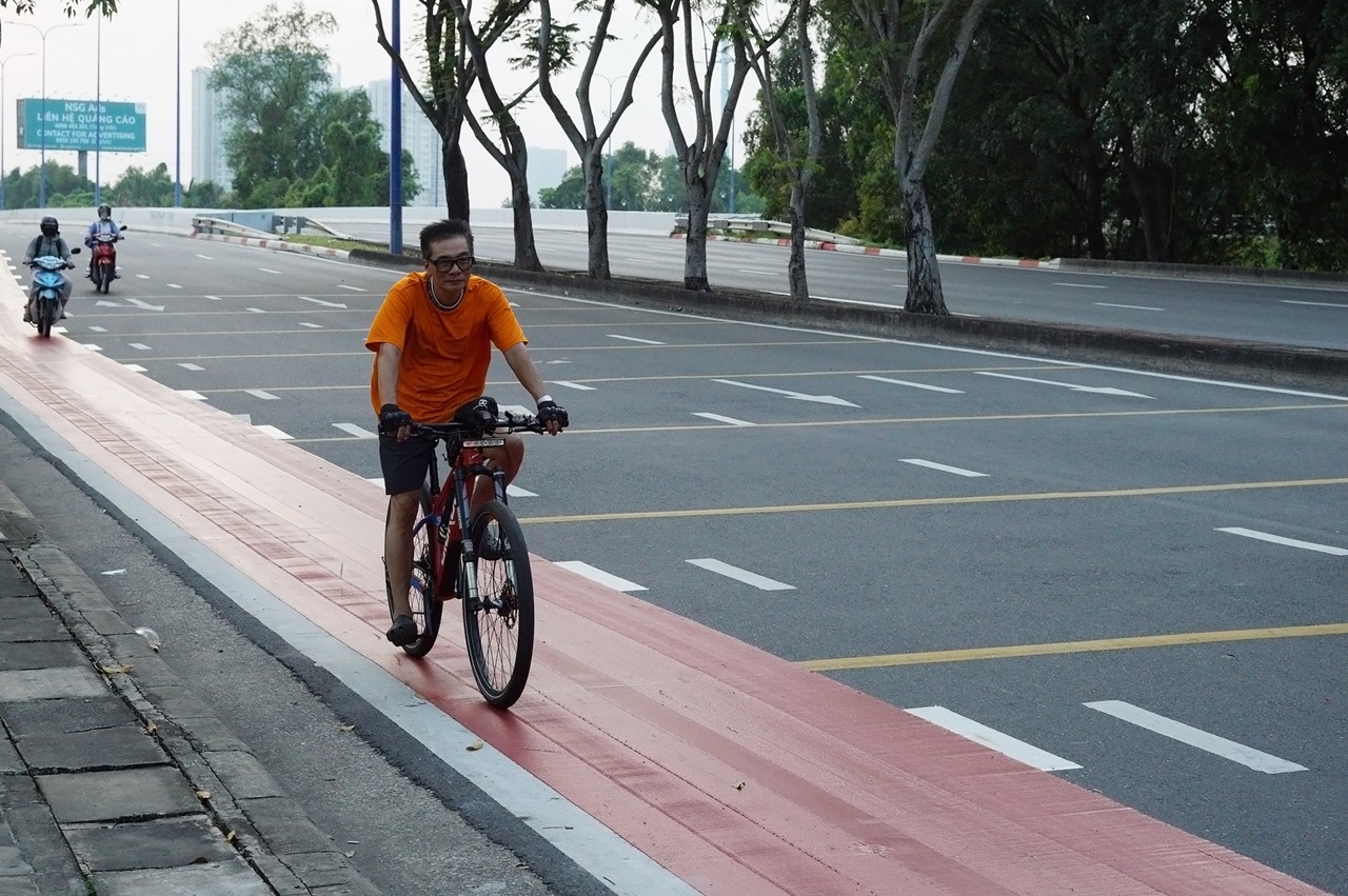 Cận cảnh làn đường 6km đẹp như Châu Âu ở TP.HCM, xe máy đi vào sẽ bị phạt!- Ảnh 14.