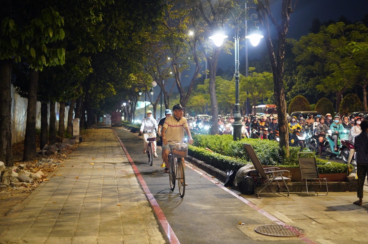 Cận cảnh làn đường 6km đẹp như Châu Âu ở TP.HCM, xe máy đi vào sẽ bị phạt!- Ảnh 17.
