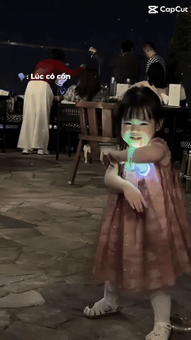 Hoa hậu Đỗ Mỹ Linh khoe tiệc Giao thừa xa hoa nhà chồng hào môn, ái nữ Chủ tịch Hà Nội FC chiếm trọn spotlight- Ảnh 2.