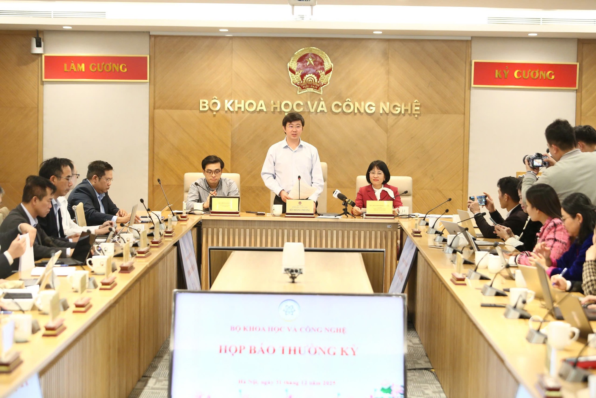 Hướng tới 100% dịch vụ công thiết yếu ứng dụng AI từ năm 2026- Ảnh 1.