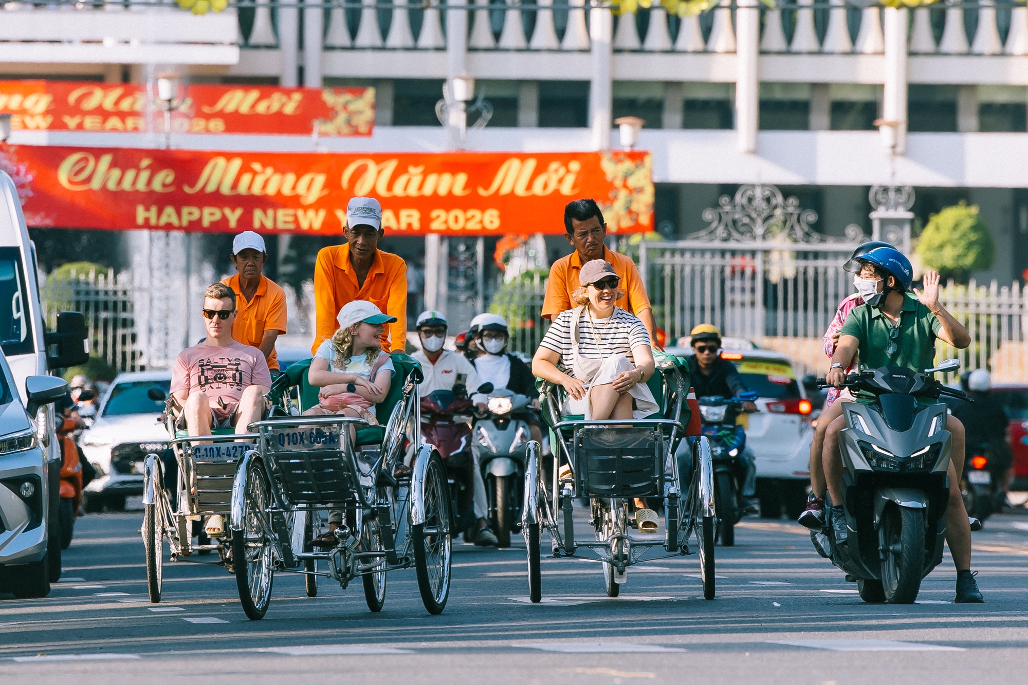 Ảnh, clip: Hà Nội và TP.HCM thật lạ trong sáng đầu năm 2026- Ảnh 35.