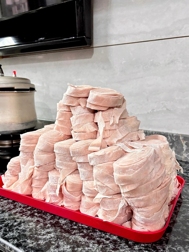 Chuyện lạ về bát mì "thịt bao thịt": Bí mật nằm ở ngàn nhát chày và sự tương đồng bất ngờ với giò lụa Việt- Ảnh 5.