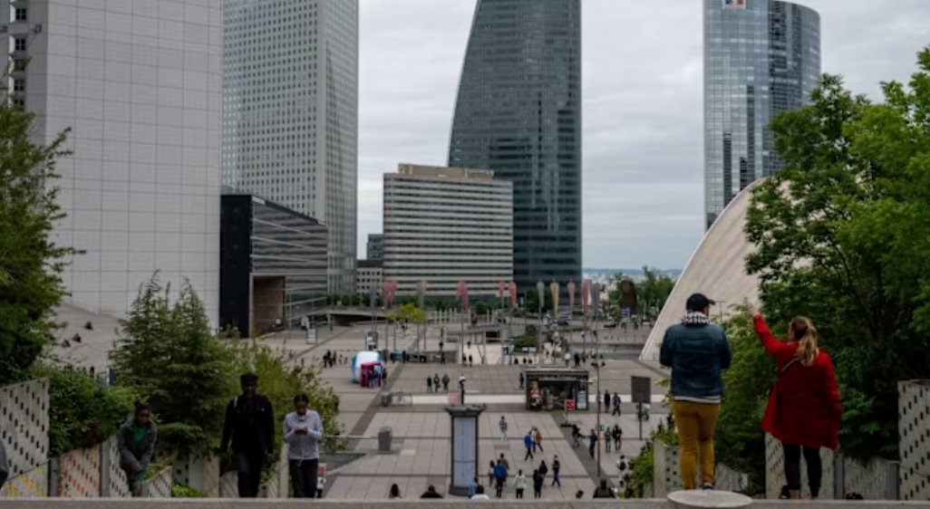 200.000 nhân viên ngân hàng sắp thất nghiệp vì AI: “Bất kỳ công việc nào thường xuyên lặp lại đều có nguy cơ biến mất”- Ảnh 1.