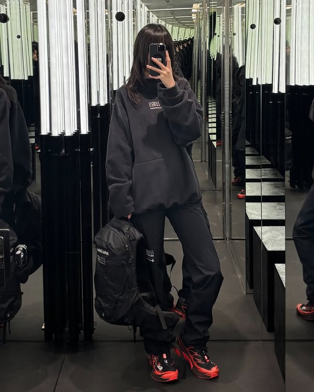 Từ xưởng kim loại đến đế chế sneaker tỷ USD: Điều gì đã biến Salomon thành hiện tượng văn hóa của năm 2025?- Ảnh 17.