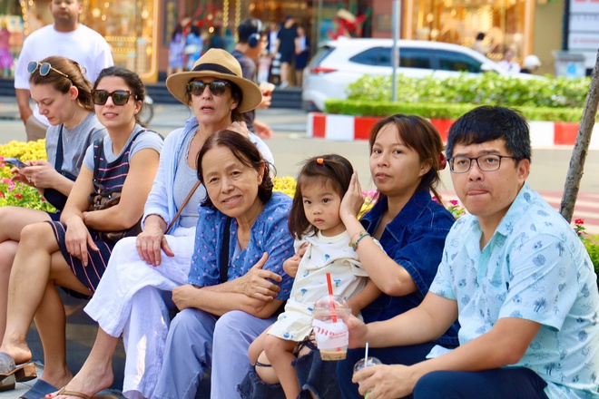 Khánh thành công trình chỉnh trang đường Lê Lợi giữa trung tâm TPHCM - Ảnh 17.