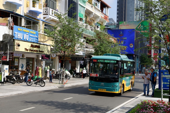 Khánh thành công trình chỉnh trang đường Lê Lợi giữa trung tâm TPHCM - Ảnh 9.