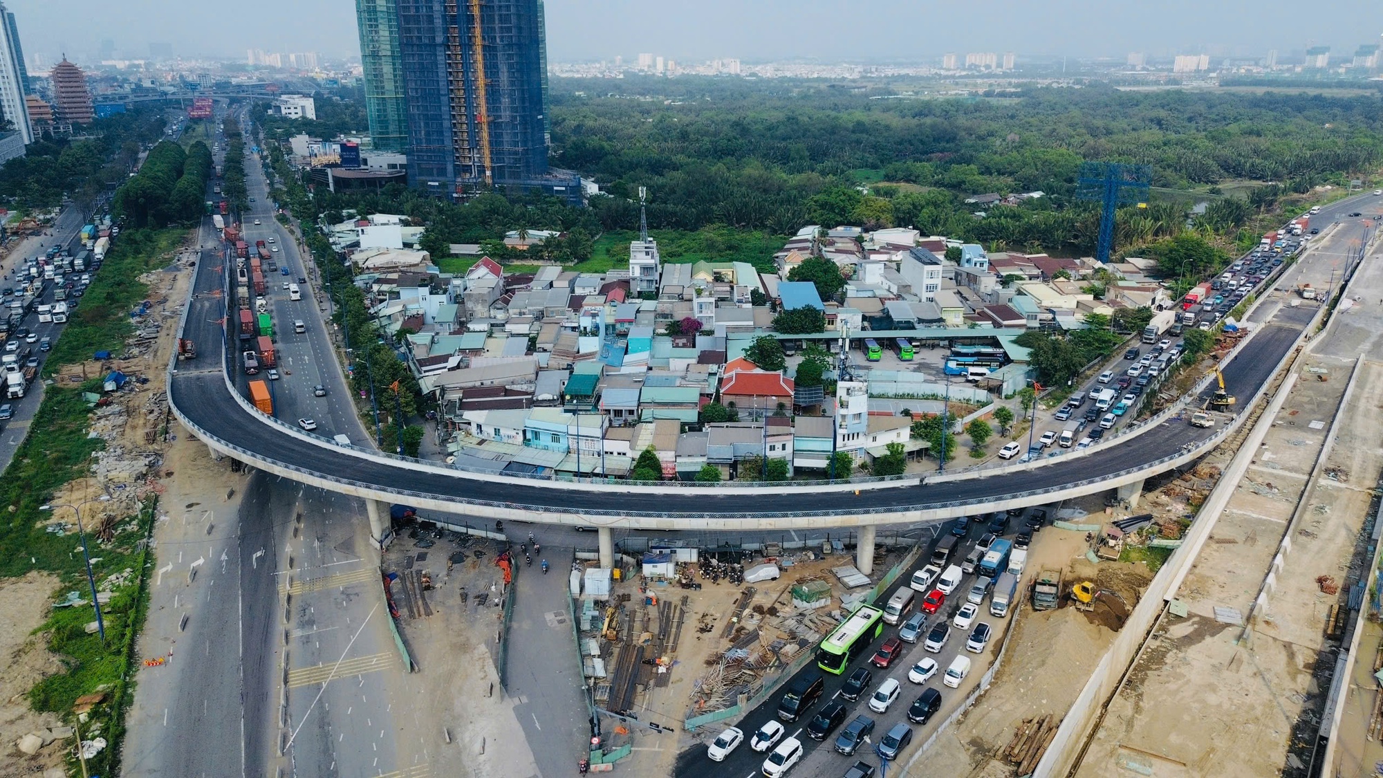 Cầu vượt N2 nút giao An Phú chính thức thông xe, giảm ùn tắc cửa ngõ Đông TPHCM- Ảnh 4.
