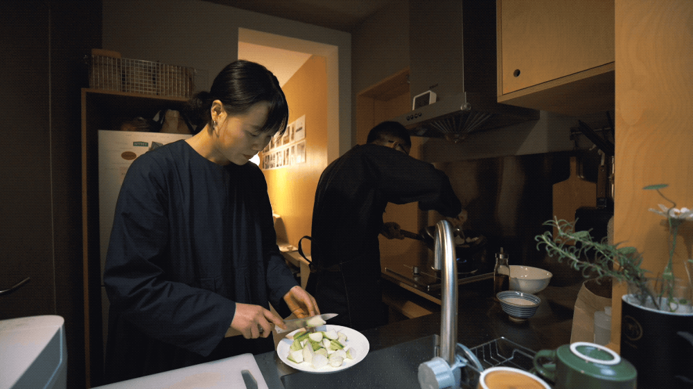 Căn hộ 46m² của đôi vợ chồng mới cưới trong nhà tập thể cũ gây sốt: Vì sao người trẻ đang “quay xe” về nhà cũ trung tâm - nhỏ nhưng đáng tiền hơn?- Ảnh 20.