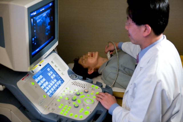 8 người một nhà cùng mắc ung thư tuyến giáp, bác sĩ nhắc nhở: Thấy 5 thay đổi này, e rằng "tế bào ung thư” đã lớn- Ảnh 4.