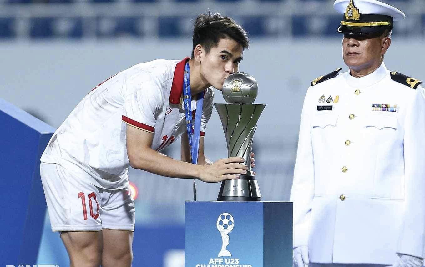 Profile đội trưởng U23 Việt Nam gây sốt U23 châu Á: Vào sân ghi bàn lạnh lùng, ngoài đời là "học sinh giỏi" có tiếng - Ảnh 12.