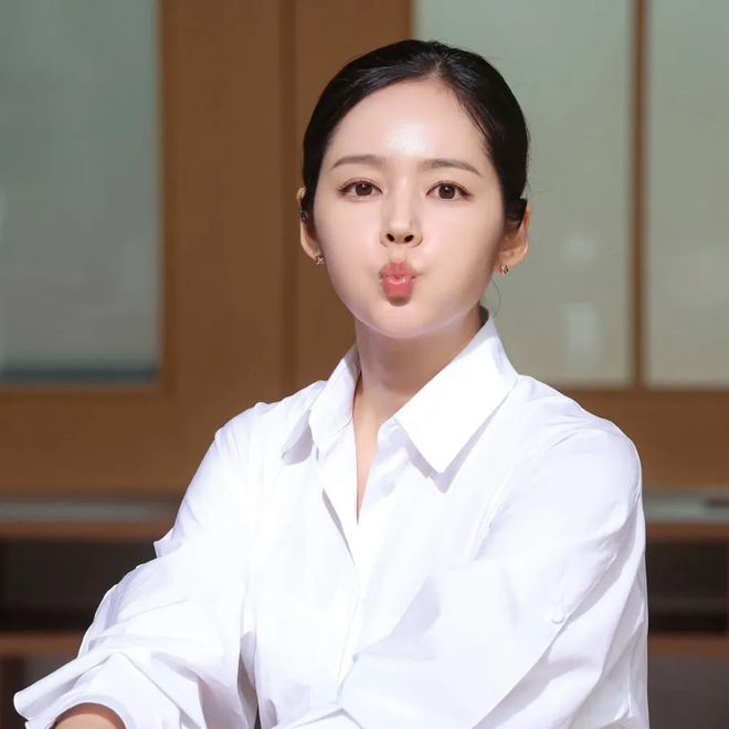 Bước sang tuổi 46, Han Ga In còn được khen "đẹp hơn AI": 6 bí quyết trẻ lâu của cô khiến hội chị em trung niên quyết tâm theo đuổi- Ảnh 3.