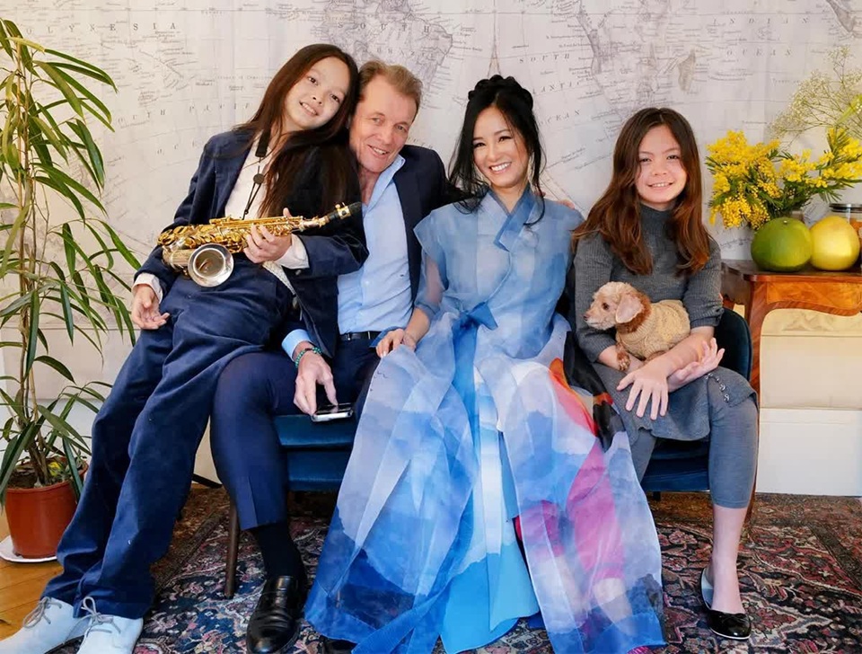 Nữ ca sĩ ở penthouse 450m2 ven sông Sài Gòn: 2 lần đổ vỡ hôn nhân, 56 tuổi được bạn trai cưng chiều- Ảnh 6.