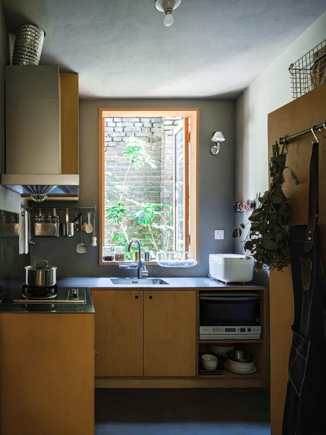 Căn hộ 46m² của đôi vợ chồng mới cưới trong nhà tập thể cũ gây sốt: Vì sao người trẻ đang “quay xe” về nhà cũ trung tâm - nhỏ nhưng đáng tiền hơn?- Ảnh 11.