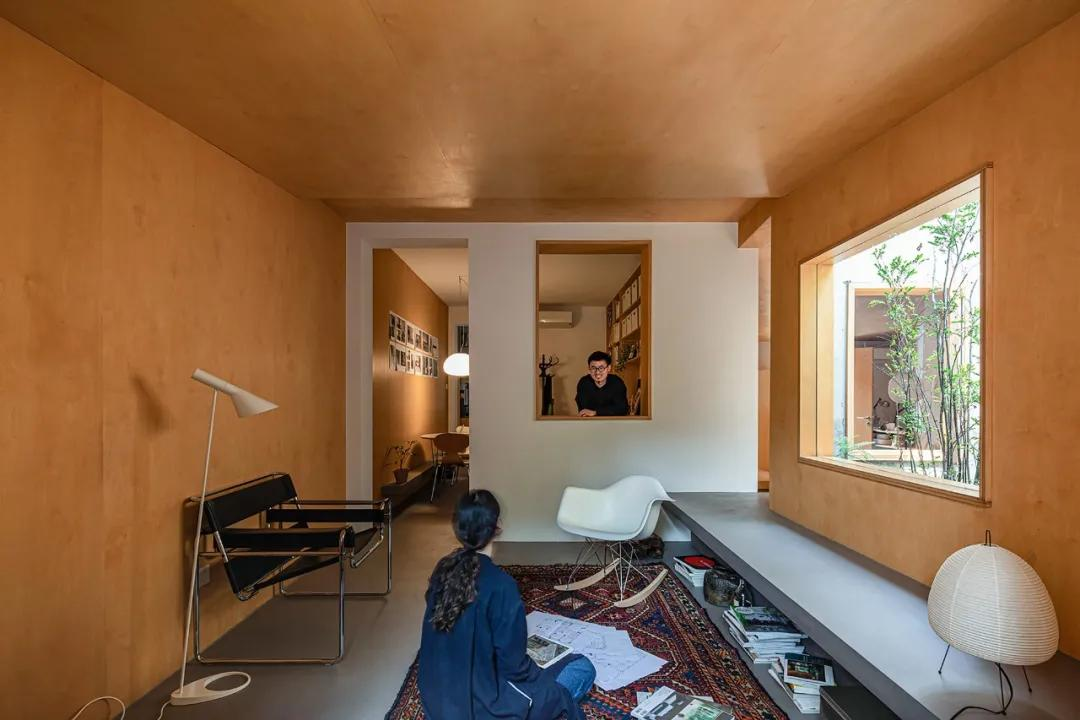 Căn hộ 46m² của đôi vợ chồng mới cưới trong nhà tập thể cũ gây sốt: Vì sao người trẻ đang “quay xe” về nhà cũ trung tâm - nhỏ nhưng đáng tiền hơn?- Ảnh 24.