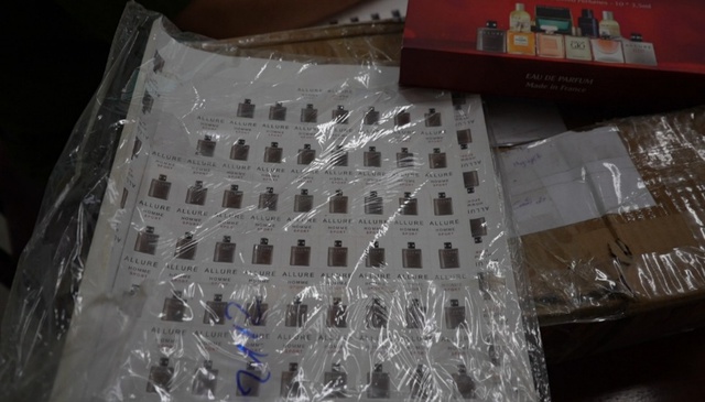 Khám xét khẩn cấp 3 địa điểm, bóc gỡ đường dây tội phạm quy mô lớn của đôi vợ chồng- Ảnh 8. Khám xét khẩn cấp 3 địa điểm, bóc gỡ đường dây tội phạm quy mô lớn của đôi vợ chồng- Ảnh 8.