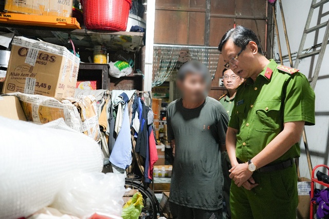 Khám xét khẩn cấp 3 địa điểm, bóc gỡ đường dây tội phạm quy mô lớn của đôi vợ chồng- Ảnh 4. Khám xét khẩn cấp 3 địa điểm, bóc gỡ đường dây tội phạm quy mô lớn của đôi vợ chồng- Ảnh 4.