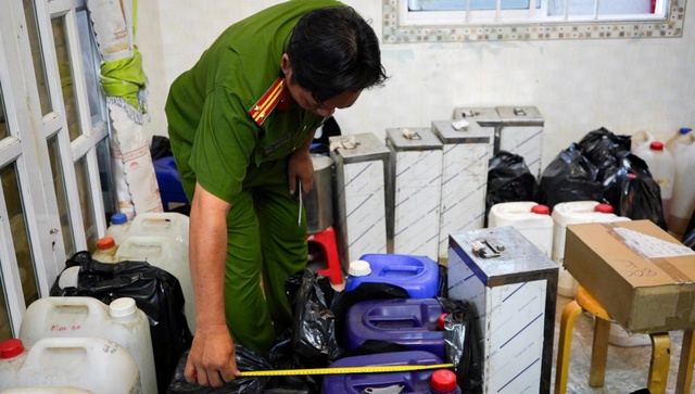 Khám xét khẩn cấp 3 địa điểm, bóc gỡ đường dây tội phạm quy mô lớn của đôi vợ chồng- Ảnh 6. Khám xét khẩn cấp 3 địa điểm, bóc gỡ đường dây tội phạm quy mô lớn của đôi vợ chồng- Ảnh 6.