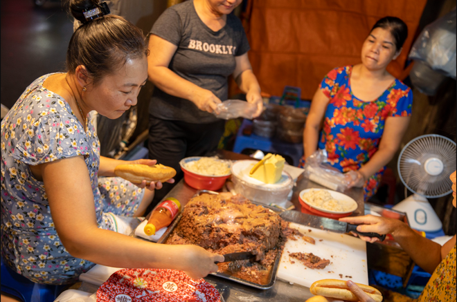 Vì sao gọi là “pate Cột Đèn”? Nơi mua chuẩn của người Hải Phòng, chỉ bán vào buổi tối ít du khách biết- Ảnh 5.
