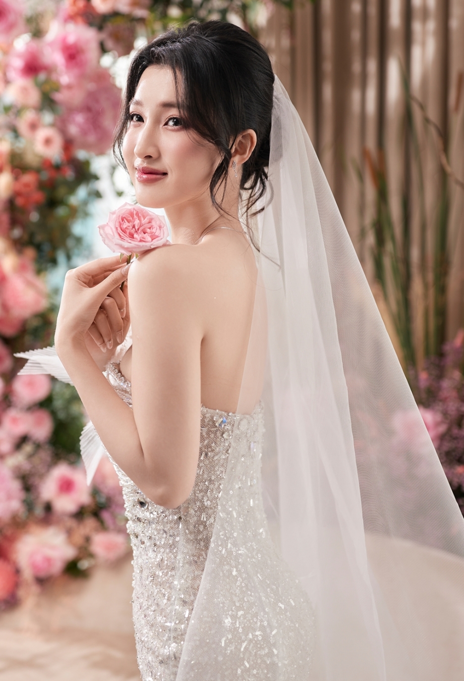 Rò rỉ ảnh cưới cực hiếm của Á hậu Phương Nhi và thiếu gia Minh Hoàng- Ảnh 3.