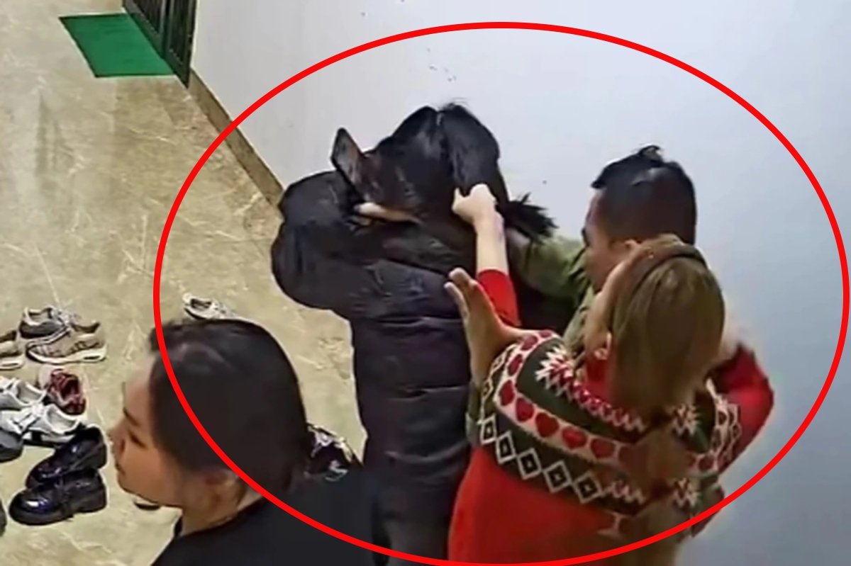 Công an xác minh vụ hành hung phụ nữ tại chung cư Hà Nội - Ảnh 1.