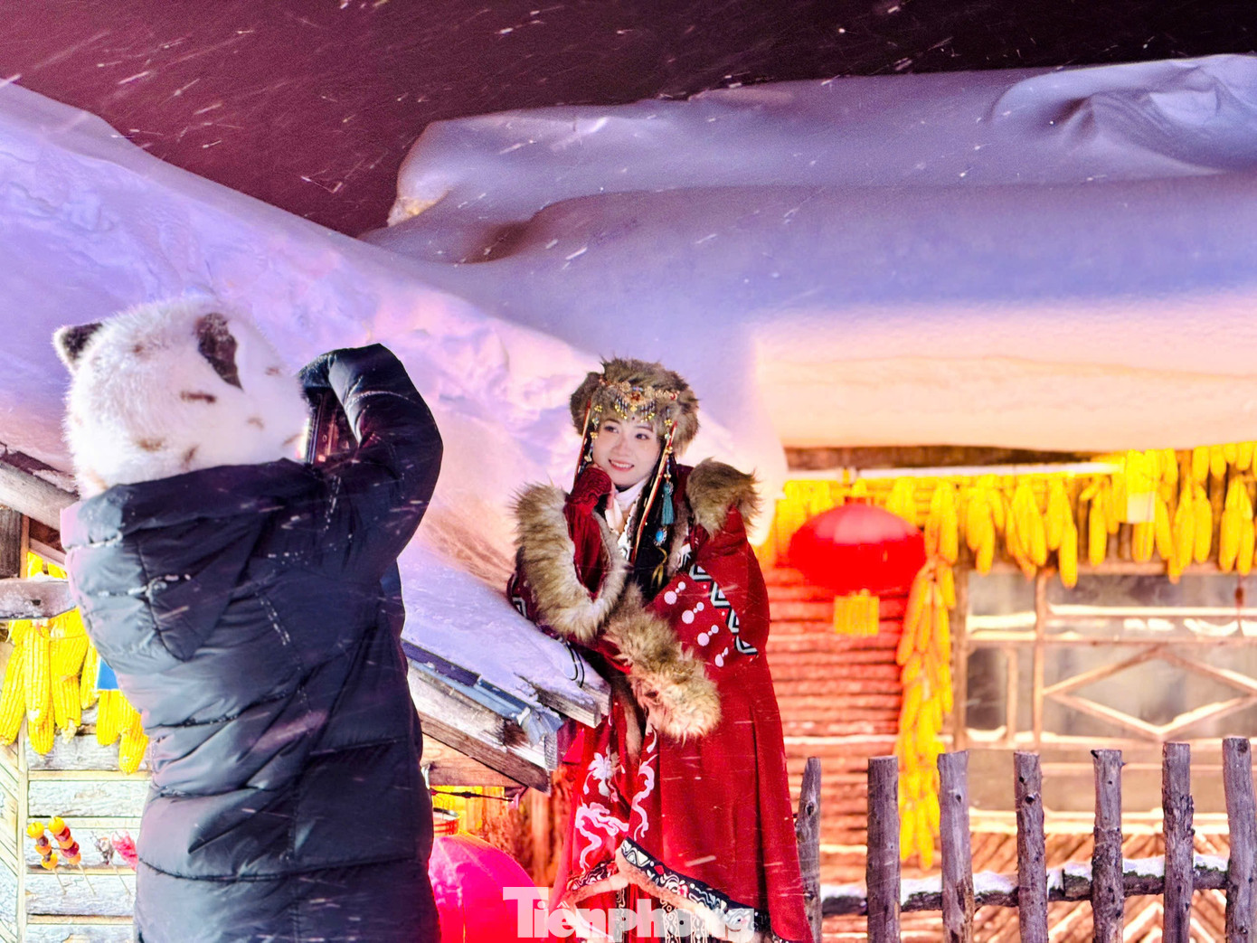 Vỡ òa cảnh siêu thực ngôi làng ở Hắc Long Giang, khách đến chỉ biết trầm trồ- Ảnh 13.