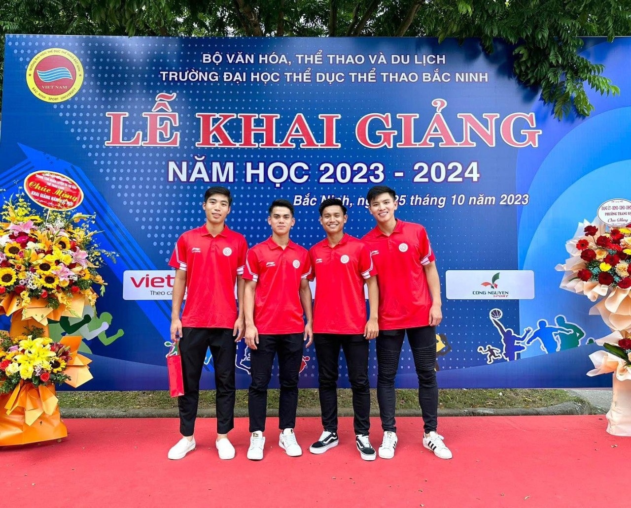 Profile đội trưởng U23 Việt Nam gây sốt U23 châu Á: Vào sân ghi bàn lạnh lùng, ngoài đời là "học sinh giỏi" có tiếng - Ảnh 8.