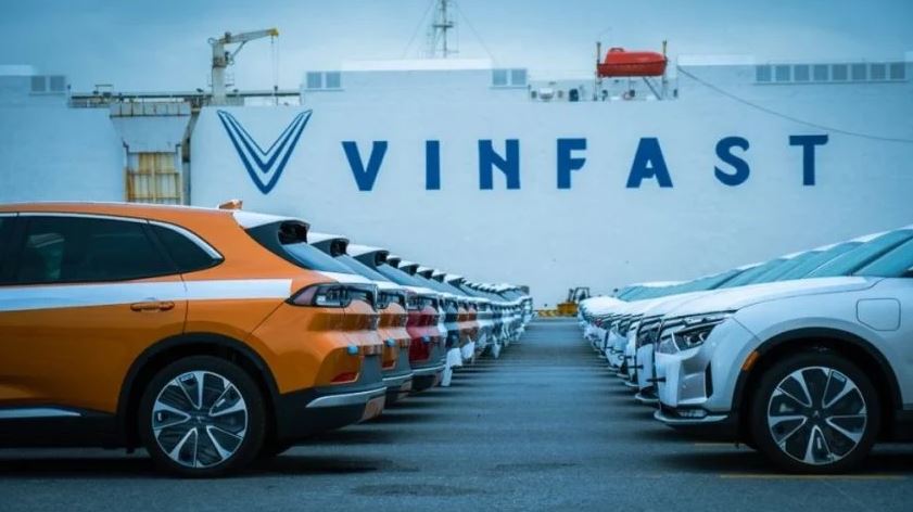 VinFast tăng vốn điều lệ vượt Vingroup - Ảnh 1.