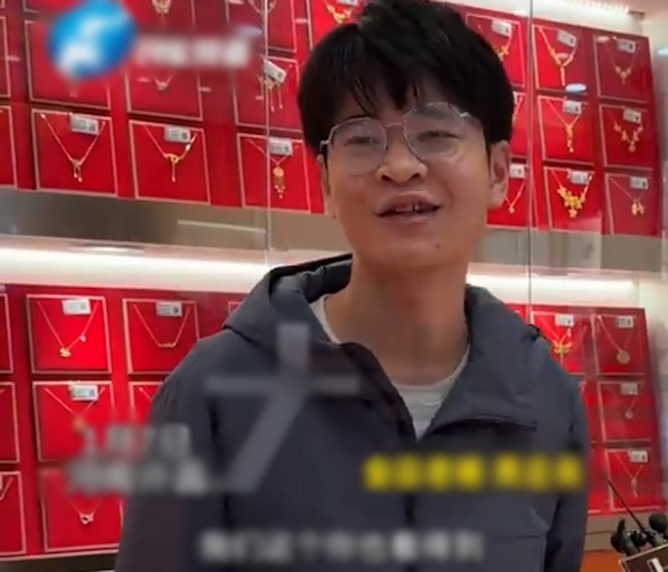 Sếp tặng mỗi nhân viên nhận 1 gam vàng, ai sinh con thứ 2 thưởng 75 triệu: Tiệc tất niên hot nhất lúc này- Ảnh 2. Sếp tặng mỗi nhân viên nhận 1 gam vàng, ai sinh con thứ 2 thưởng 75 triệu: Tiệc tất niên hot nhất lúc này- Ảnh 2.