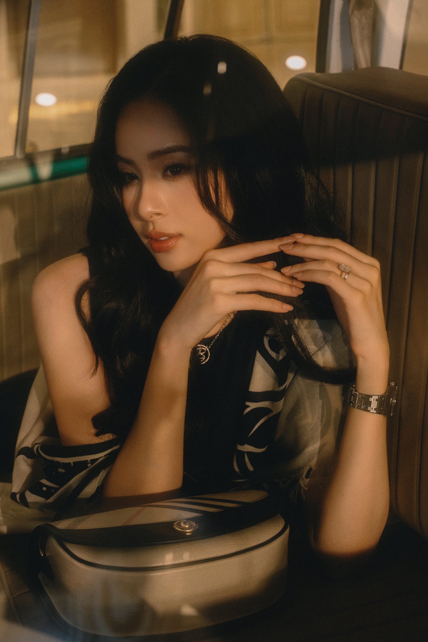 Mỹ nhân 2k2 đẹp như bước ra từ trong tranh, được mẹ chồng chấm ngay từ lần đầu gặp một bước vào nhà hào môn- Ảnh 2. Mỹ nhân 2k2 đẹp như bước ra từ trong tranh, được mẹ chồng chấm ngay từ lần đầu gặp một bước vào nhà hào môn- Ảnh 2.