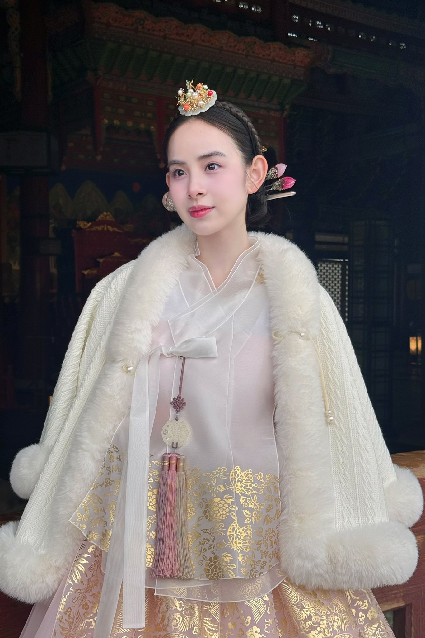 Mỹ nhân 2k2 đẹp như bước ra từ trong tranh, được mẹ chồng chấm ngay từ lần đầu gặp một bước vào nhà hào môn- Ảnh 7. Mỹ nhân 2k2 đẹp như bước ra từ trong tranh, được mẹ chồng chấm ngay từ lần đầu gặp một bước vào nhà hào môn- Ảnh 7.