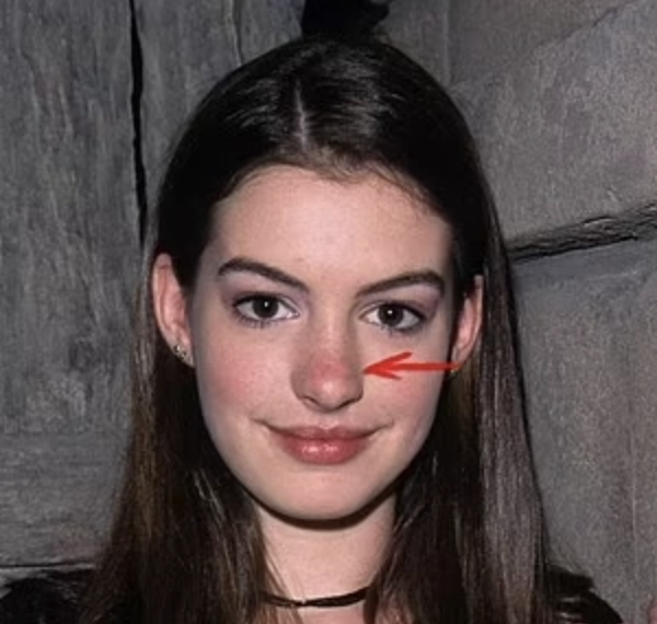 Quảng cáo sản phẩm chống lão hoá của Anne Hathaway gây tranh cãi- Ảnh 11.