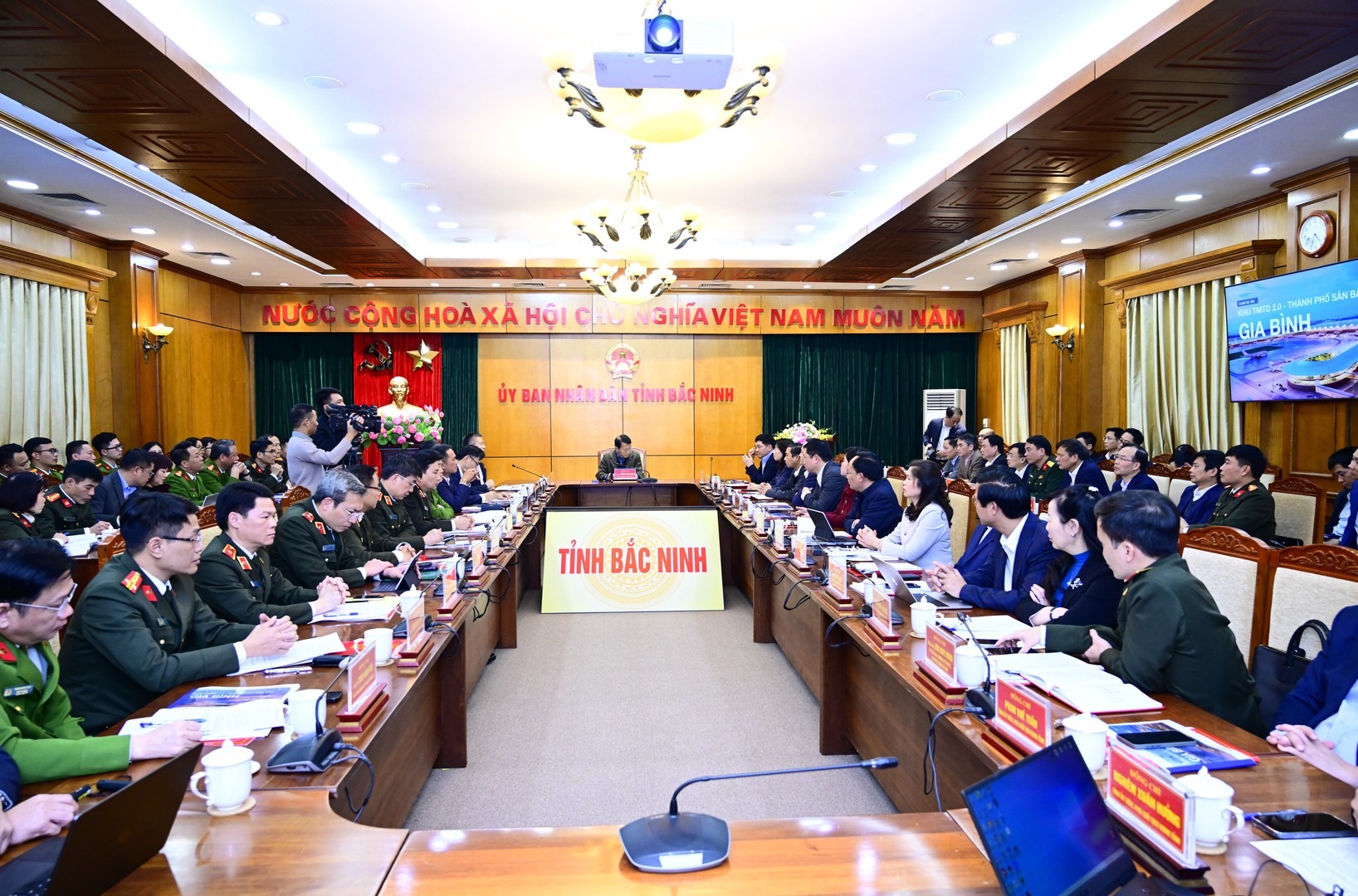 Bộ trưởng Bộ Công an làm việc với tỉnh Bắc Ninh gỡ vướng siêu dự án sân bay 1.950 ha, đề nghị Tập đoàn Masterise đẩy nhanh tiến độ thi công - Ảnh 1.