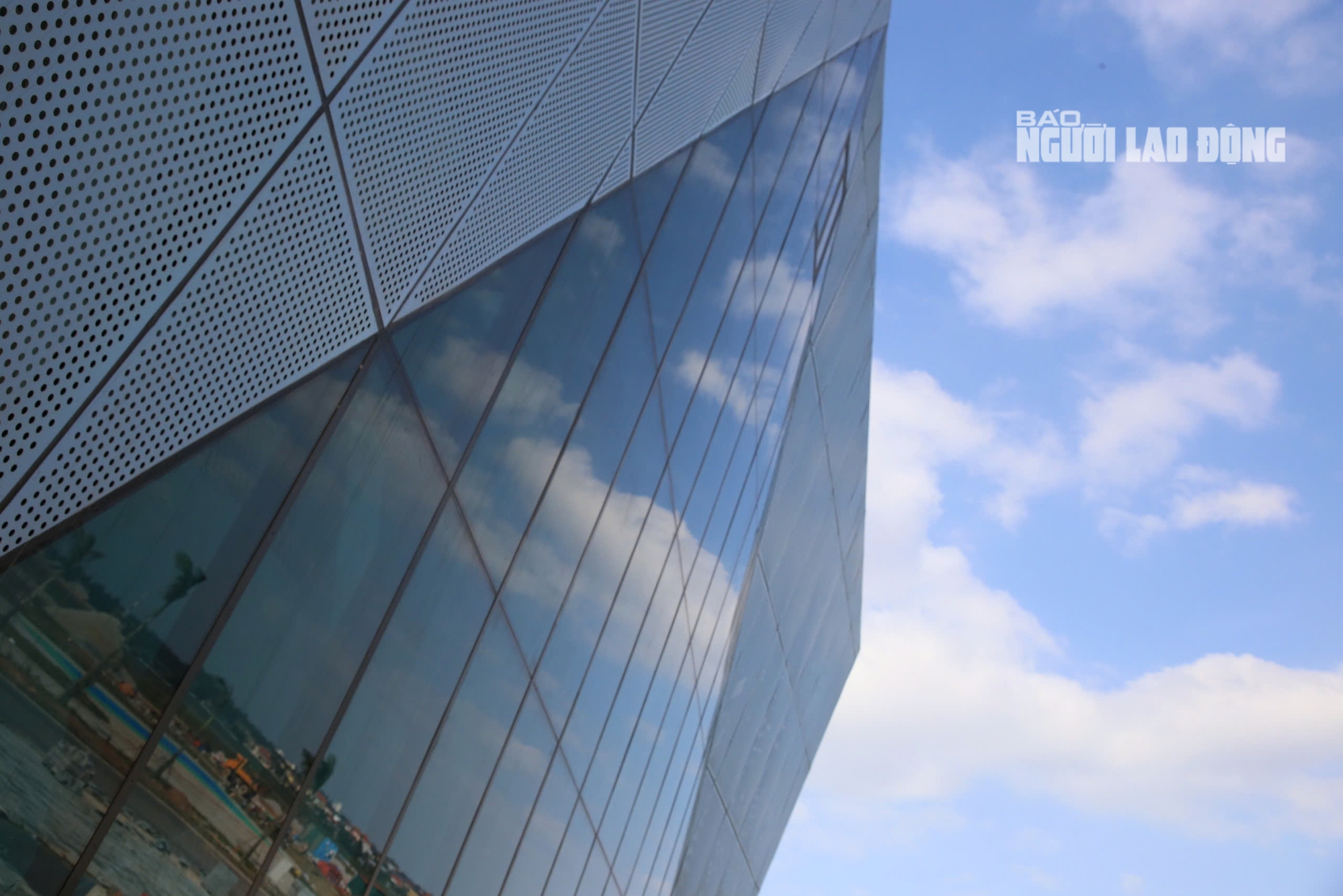 Nhà thi đấu kim cương xanh 340 tỉ đồng tại Quảng Trị thu hút sự chú ý - Ảnh 13.