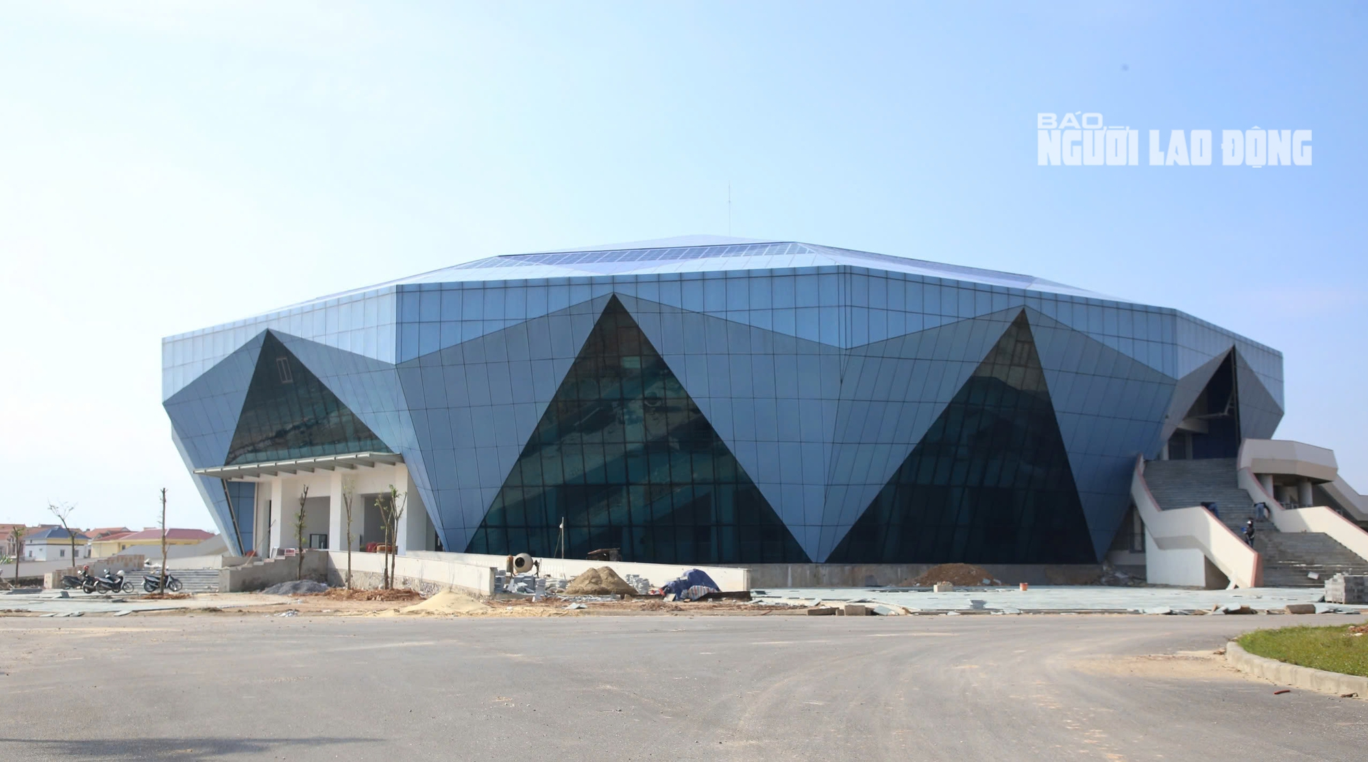 Nhà thi đấu kim cương xanh 340 tỉ đồng tại Quảng Trị thu hút sự chú ý - Ảnh 14.