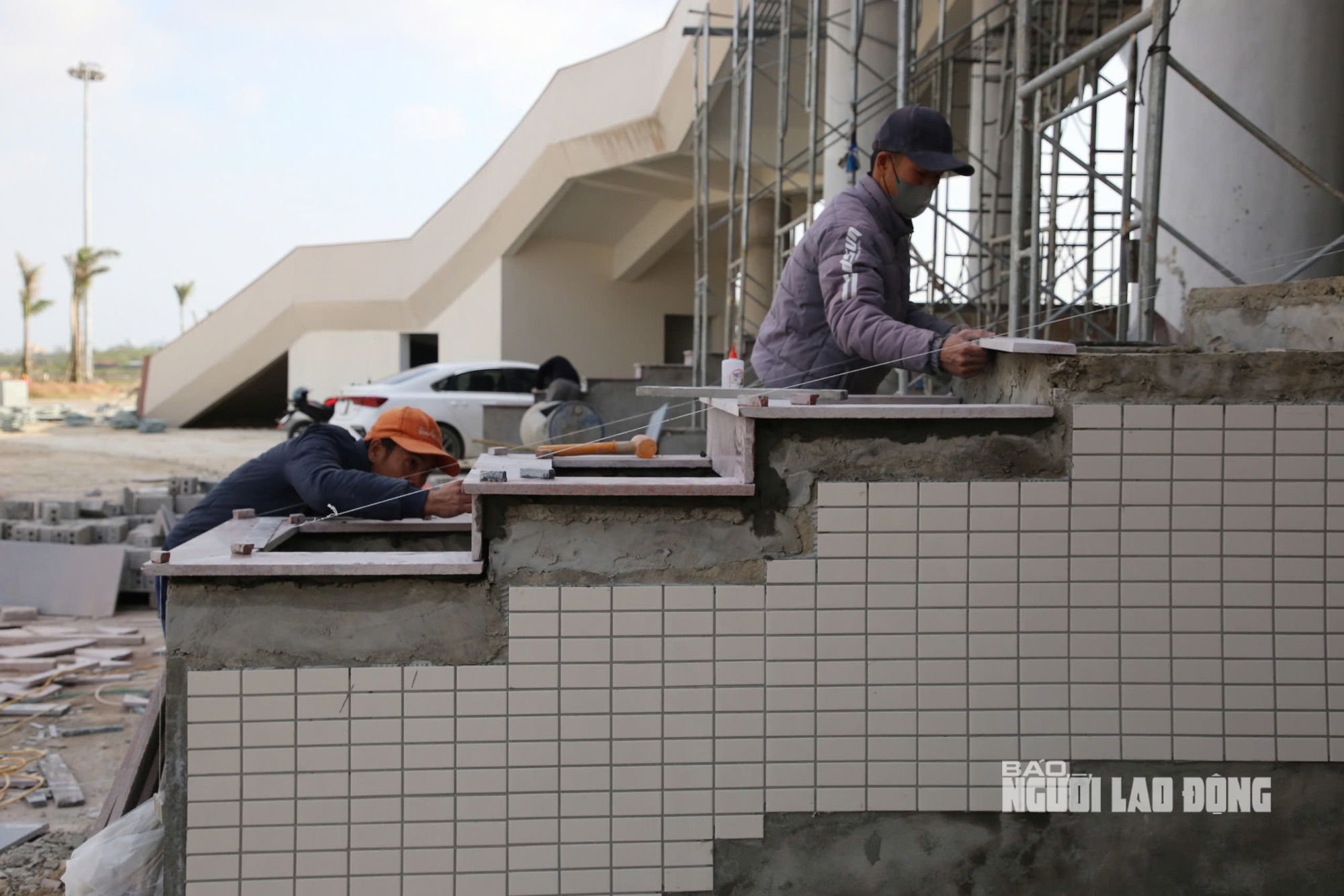 Nhà thi đấu hình kim cương xanh 340 tỉ đồng gây chú ý ở Quảng Trị - Ảnh 2.