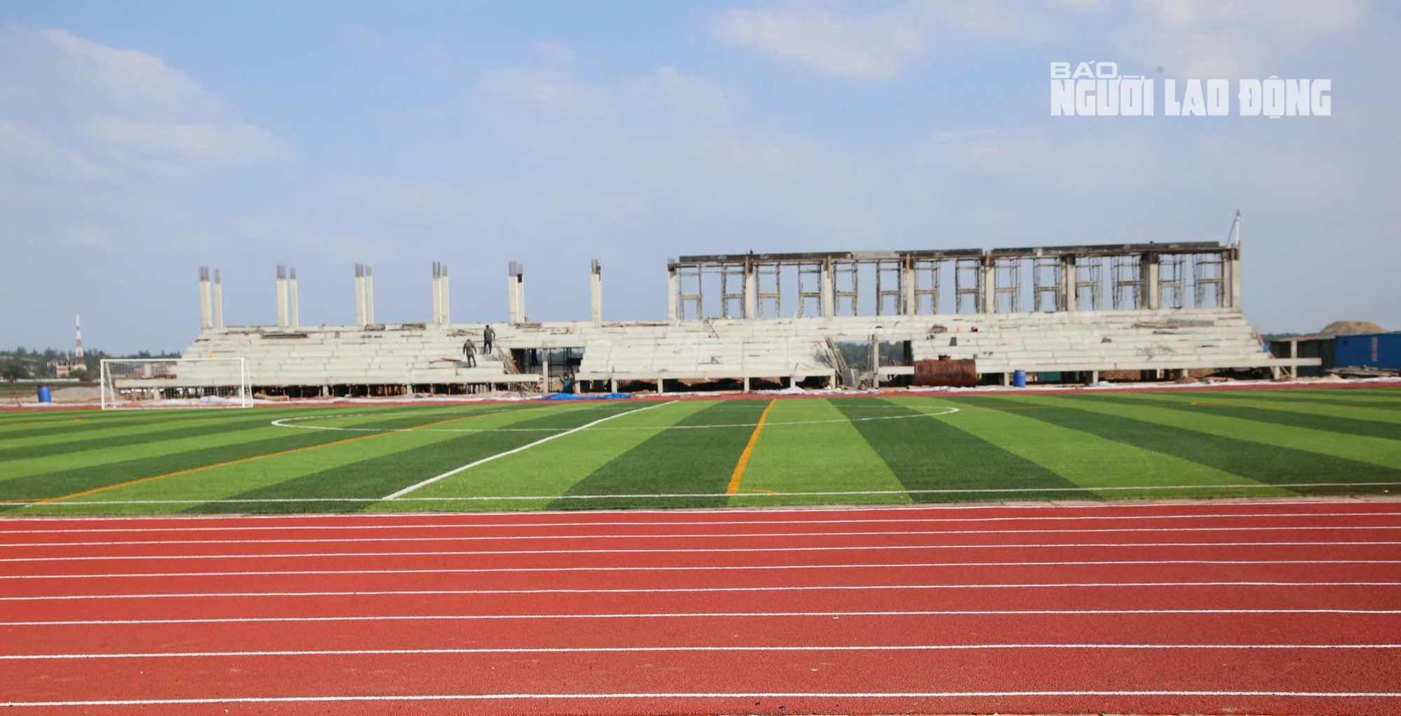 Nhà thi đấu hình kim cương xanh 340 tỉ đồng gây chú ý ở Quảng Trị - Ảnh 4.