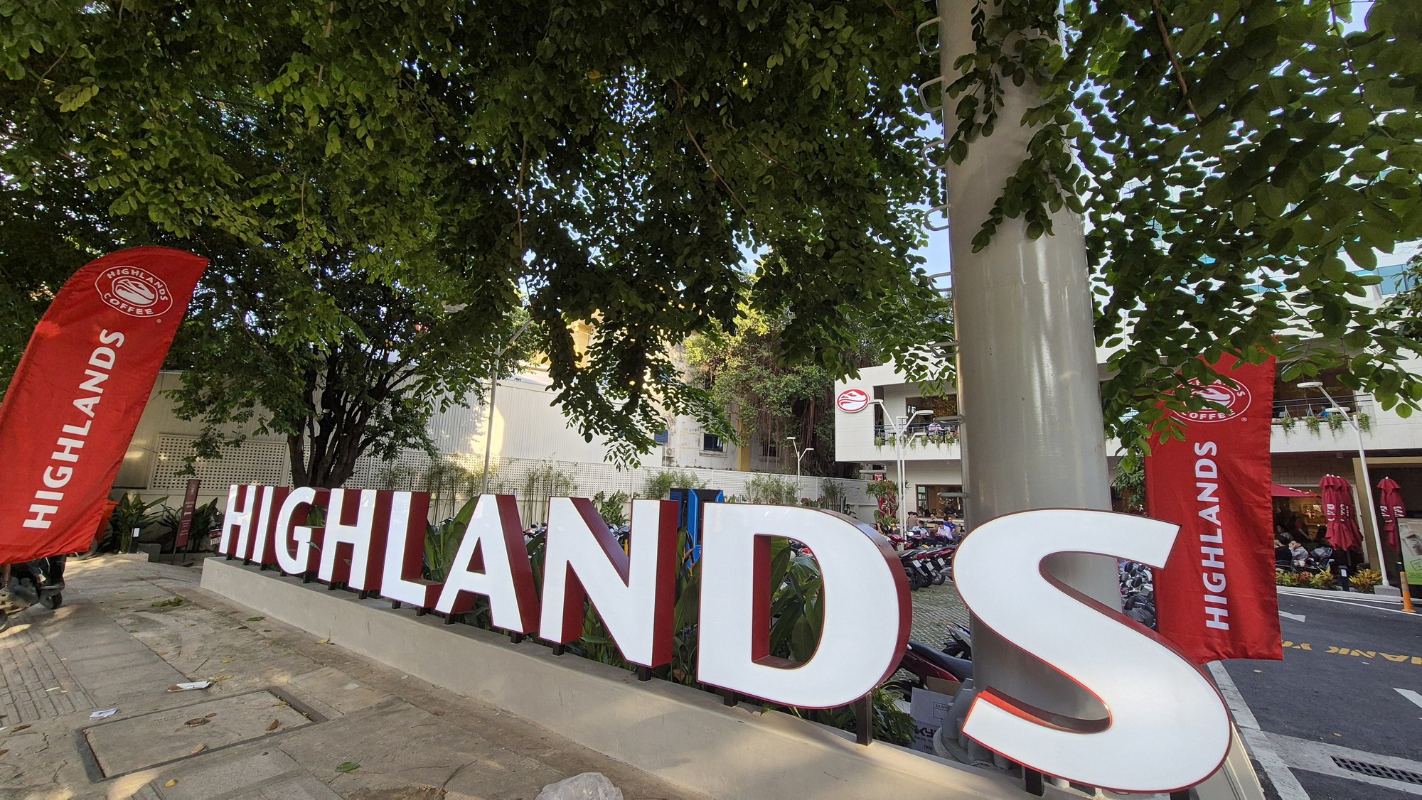 Highlands Coffee xác nhận mua hạt sen và vải từ đồ hộp Hạ Long - Ảnh 3. Highlands Coffee xác nhận mua hạt sen và vải từ đồ hộp Hạ Long - Ảnh 3.