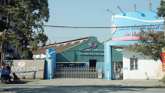 Nhà máy Đồ hộp Hạ Long - Hải Phòng tạm dừng sản xuất sau khi Tổng Giám đốc bị bắt- Ảnh 1. Nhà máy Đồ hộp Hạ Long - Hải Phòng tạm dừng sản xuất sau khi Tổng Giám đốc bị bắt- Ảnh 1.