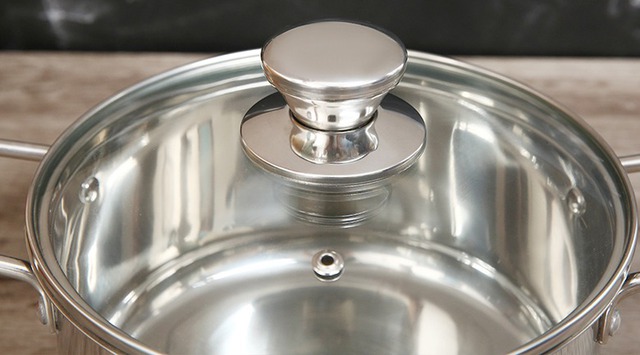 Công dụng của chiếc lỗ nhỏ trên nắp nồi inox- Ảnh 1. Công dụng của chiếc lỗ nhỏ trên nắp nồi inox- Ảnh 1.