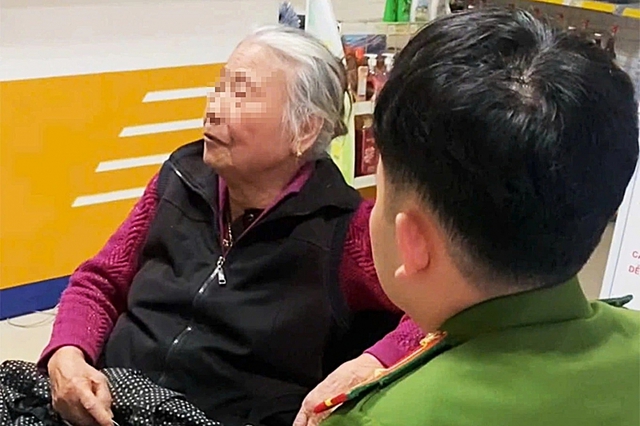 Nghe một cuộc điện thoại, cụ bà 79 tuổi suýt mất trắng 300 triệu tiền dưỡng già vì tội... buôn ma túy- Ảnh 1.