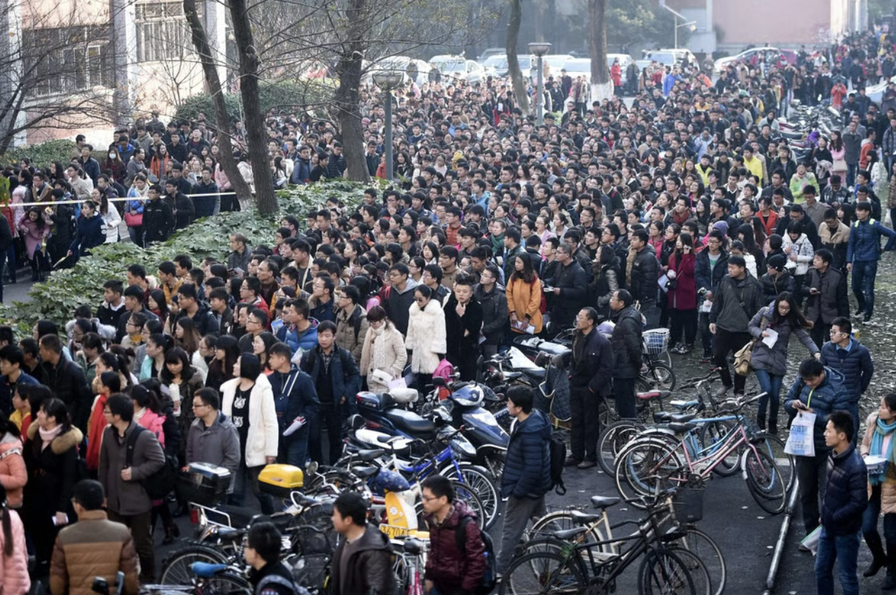 Thi đỗ công chức, sính lễ tăng thêm 752 triệu đồng: Chiêu quảng cáo khiến chính quyền vào cuộc- Ảnh 1. Thi đỗ công chức, sính lễ tăng thêm 752 triệu đồng: Chiêu quảng cáo khiến chính quyền vào cuộc- Ảnh 1.