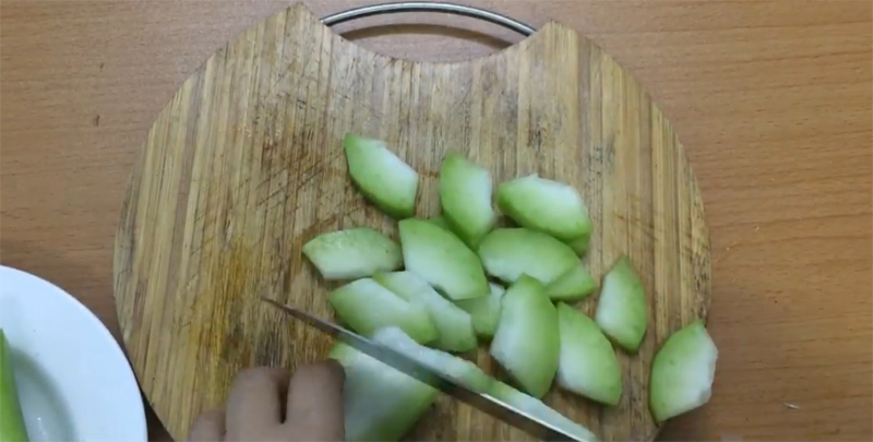 Tôi đã thoát khỏi chứng táo bón nhờ 2 ly nước và 1 món ăn học từ mẹ, bụng dưới giờ gần như phẳng lì- Ảnh 1.