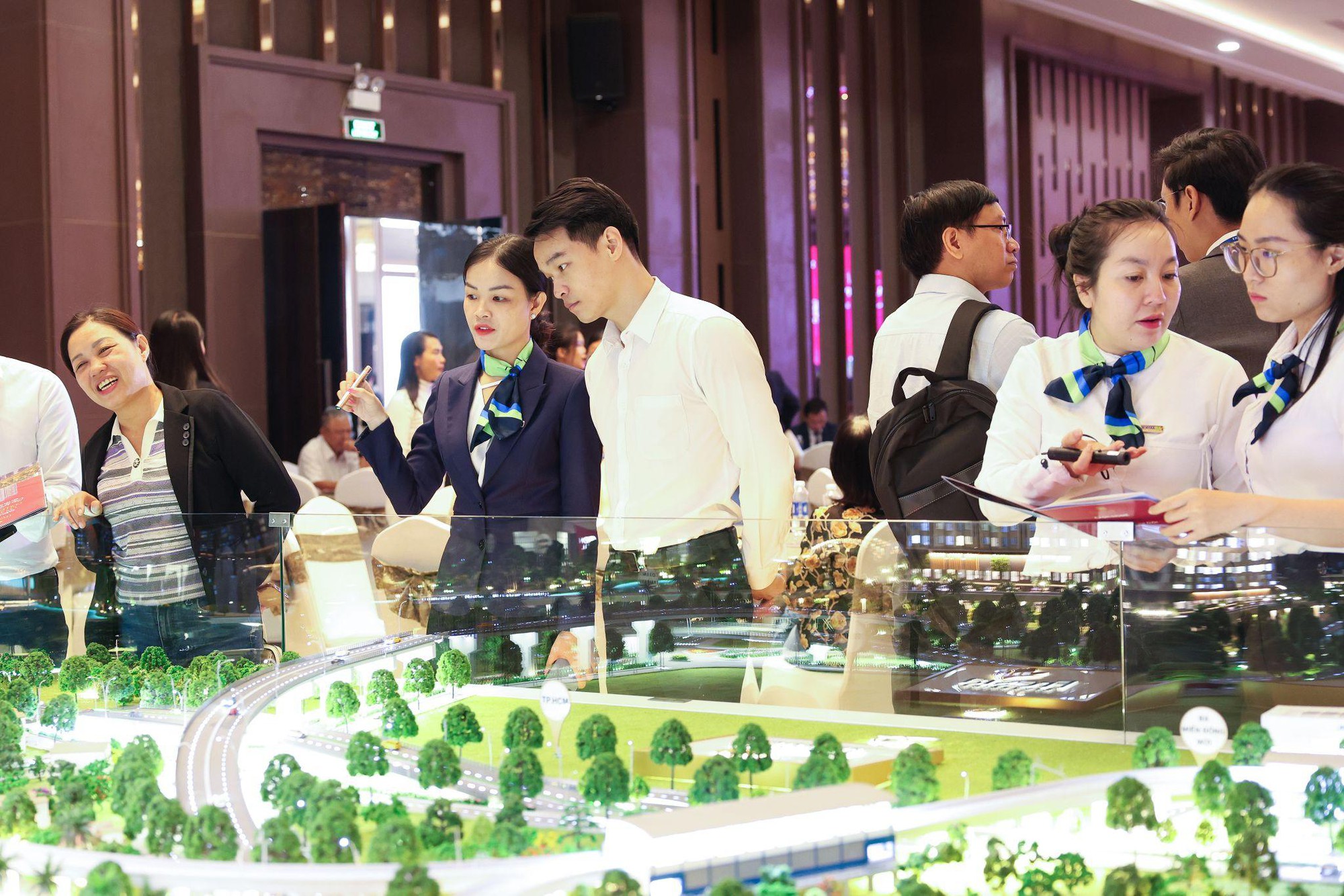 TV Holdings và EximRS tặng quà đặc biệt, tri ân khách hàng dự án Fresia Riverside - Ảnh 3.