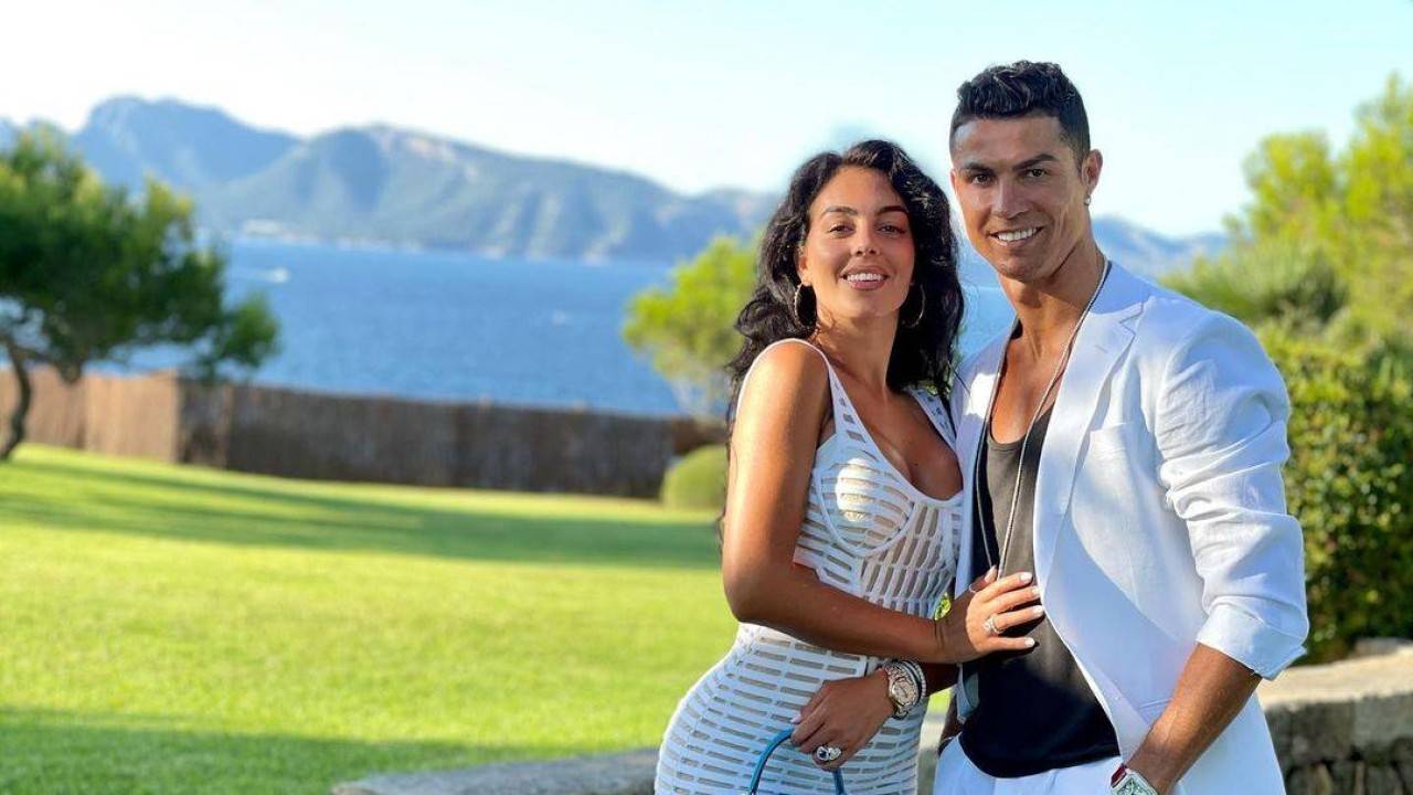 Ronaldo bất ngờ thay đổi kế hoạch đám cưới- Ảnh 1. Ronaldo bất ngờ thay đổi kế hoạch đám cưới- Ảnh 1.