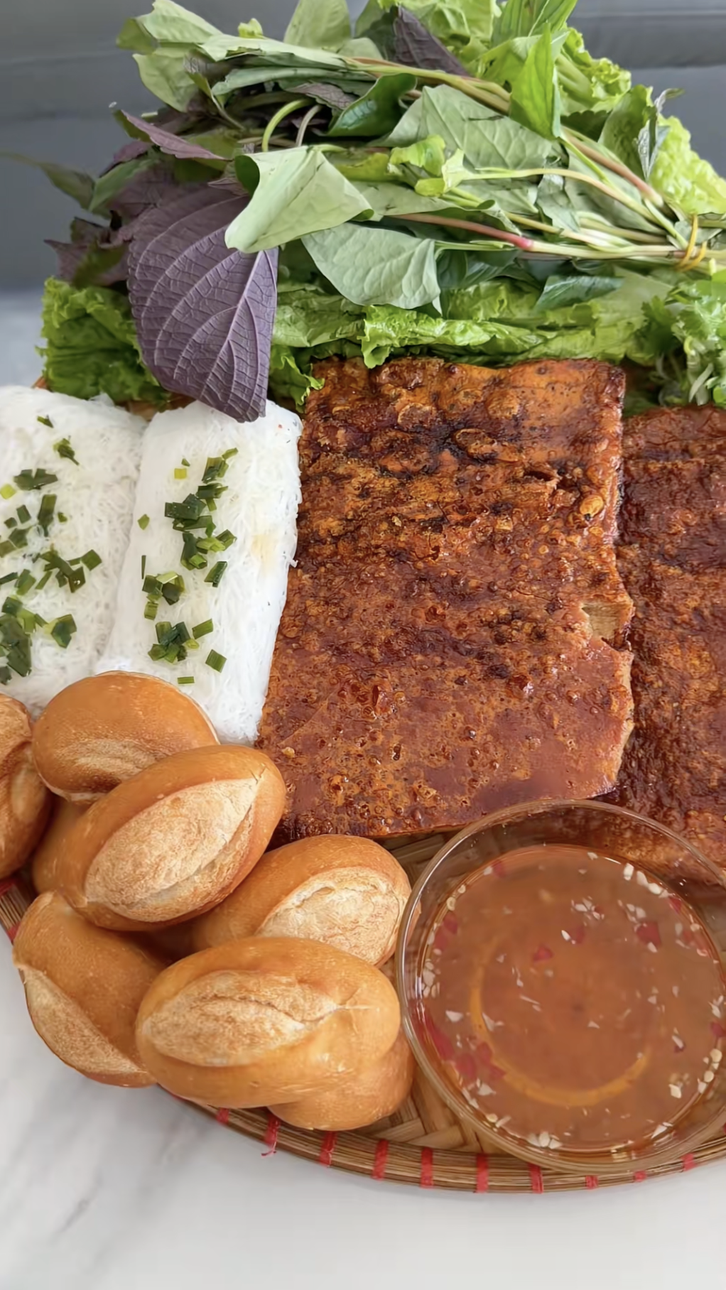 700k một ký heo quay dính nạc hot nhất Việt Nam đầu năm nay, ai ăn xong cũng tiếc đứt ruột!- Ảnh 6. 700k một ký heo quay dính nạc hot nhất Việt Nam đầu năm nay, ai ăn xong cũng tiếc đứt ruột!- Ảnh 6.